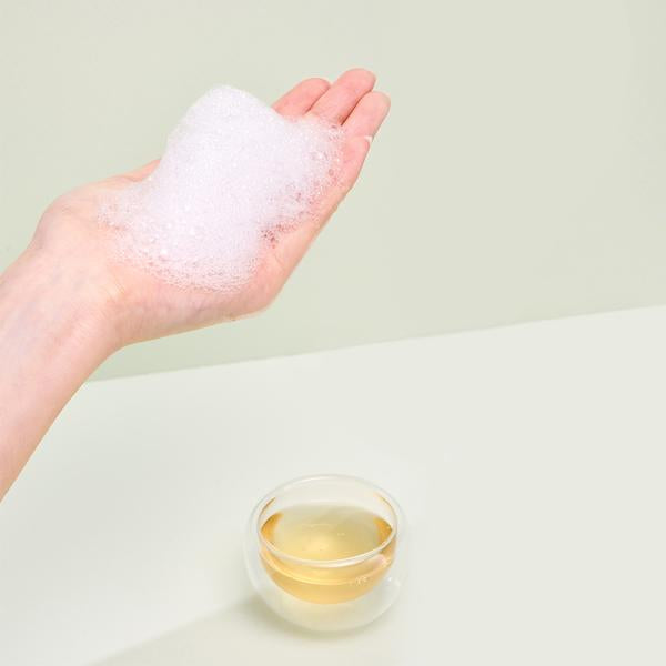 Organic shampoo for dry hair with seeds
