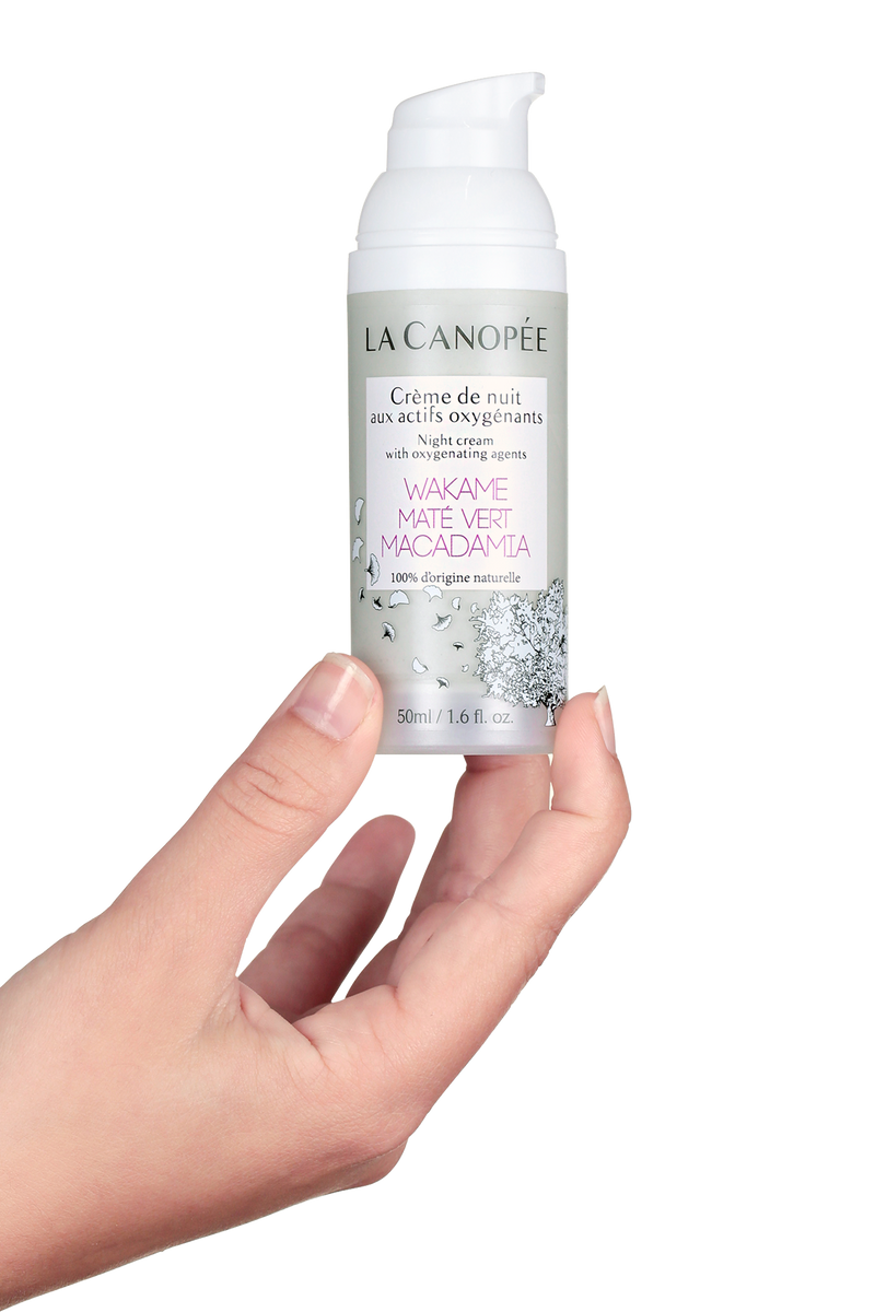 Regenerating night cream with oxygenating active ingredients