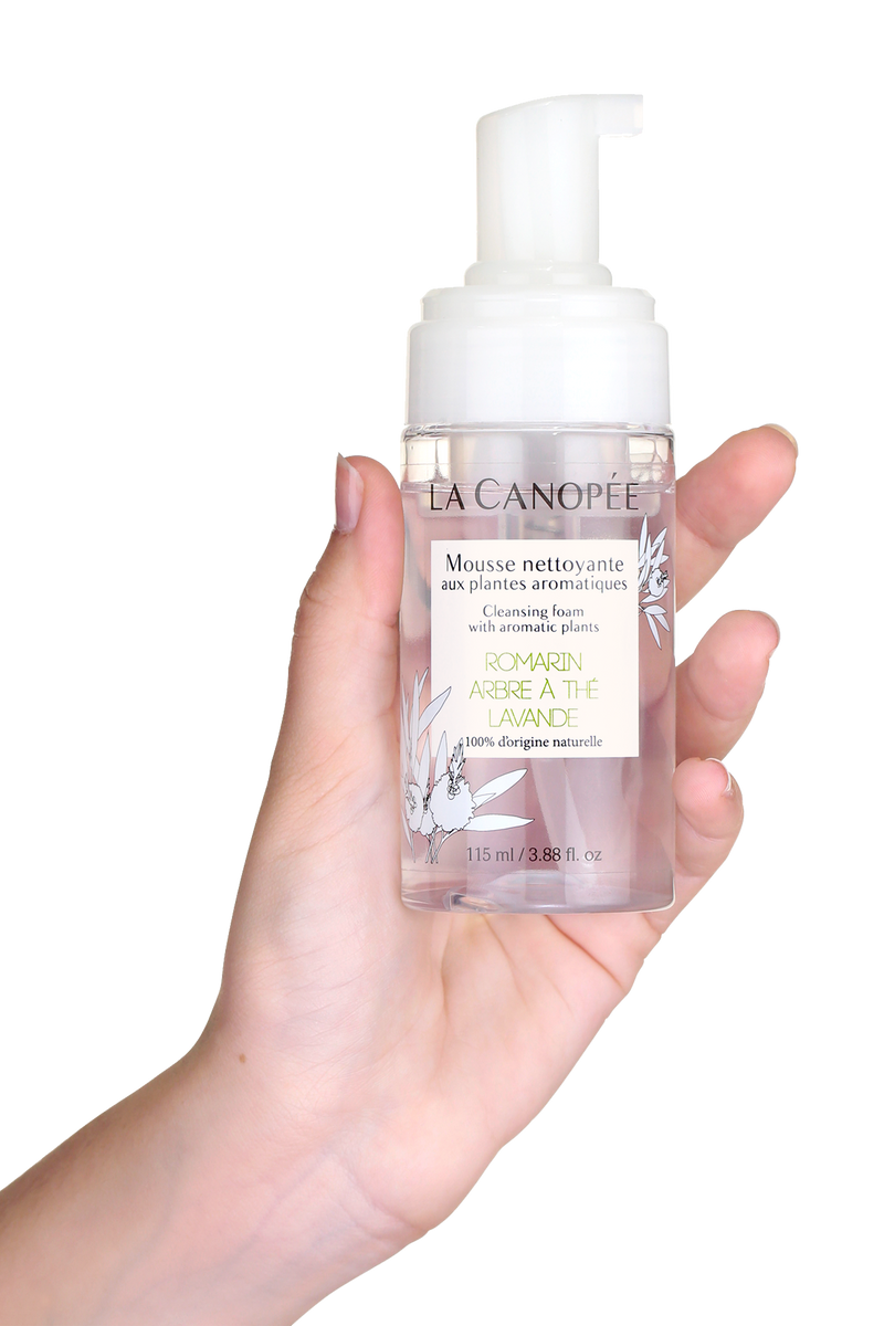 Purifying cleansing foam with aromatic plants